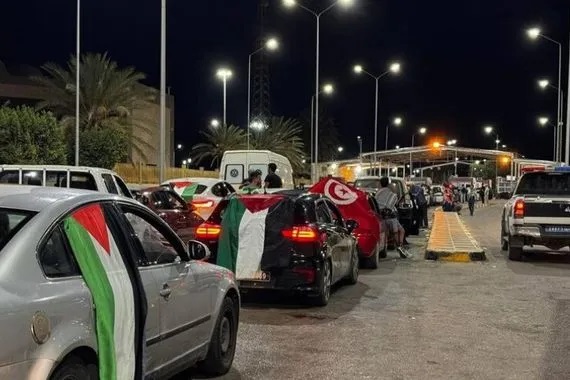 قضت ليلتها الأولى في مخيم «جود دائم» بليبيا..   استقبالات شعبية كبيرة لقافلة «الصمود» لكسر الحصار على غزة